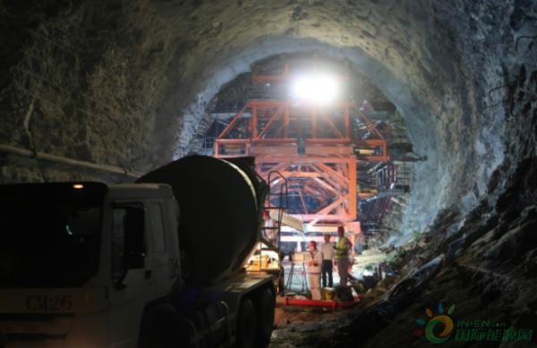 贊比亞下凱富峽水電站引水隧洞混凝土襯砌開盤