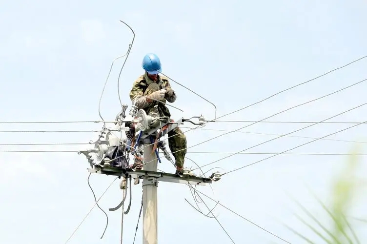 湖南茶陵縣：株洲供電公司保春節(jié)城鄉(xiāng)供電