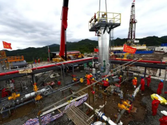 普光氣田今年首口陸相新井正式投產，各項參數運行平穩！