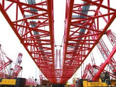 國內首臺“巨無霸”起重機啟航發運！